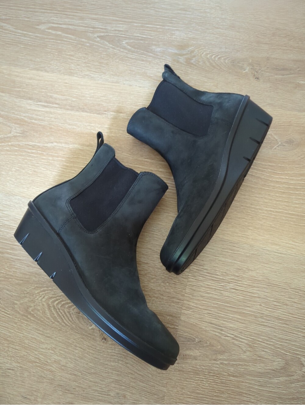 Ecco Skyler Chelsea Boots Black Ankle Booties Leather Wedge Size 40 EU 9-9.5 US